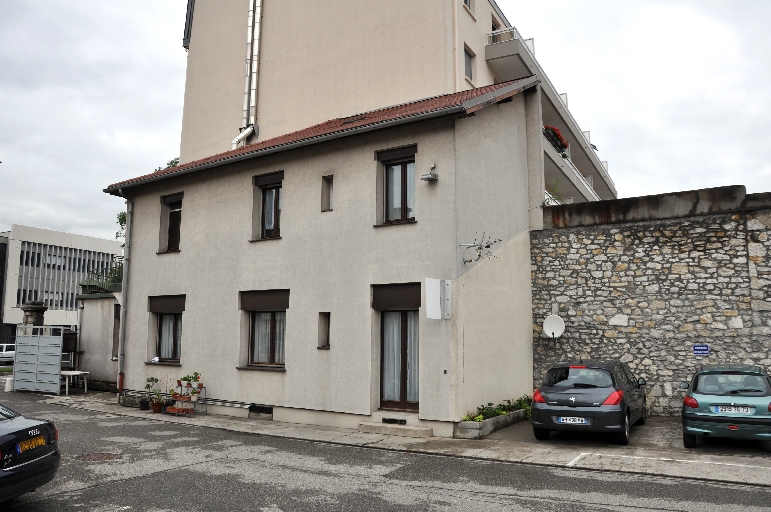 Edifice artisanal, Maison Grosse et Gerlat, puis usine de fabrication de matériaux de construction, entreprise de travaux publics, Entreprise Léon Grosse et Cie, actuellement Entreprise générale Léon Grosse