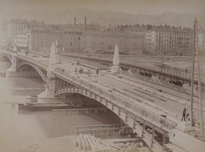 Pont du Midi, puis premier pont Galliéni (détruit)