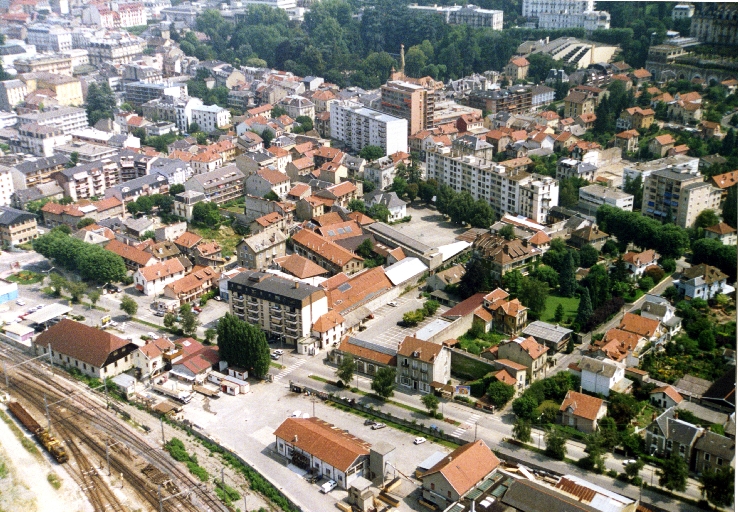 Edifice artisanal, Maison Grosse et Gerlat, puis usine de fabrication de matériaux de construction, entreprise de travaux publics, Entreprise Léon Grosse et Cie, actuellement Entreprise générale Léon Grosse