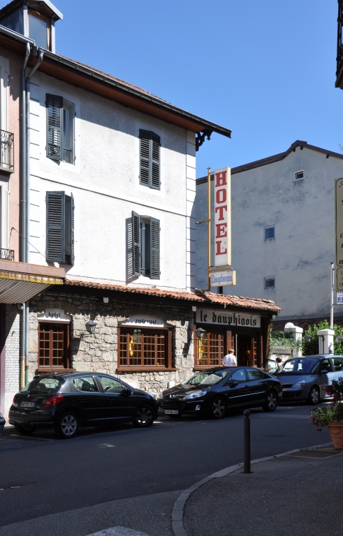 Ensemble de deux maisons et restaurant, puis villa des Eaux, puis villa des Magnolias, actuellement hôtel de voyageurs, Hôtel Dauphinois