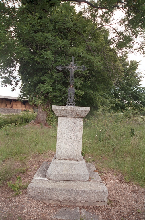 Les croix monumentales du canton de Boën et de la commune de Sail-sous-Couzan