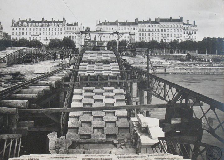 Pont de la Victoire, puis pont routier Wilson