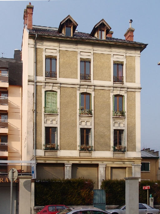 Immeuble, puis hôtel de voyageurs, Hôtel des Alpes, actuellement immeuble