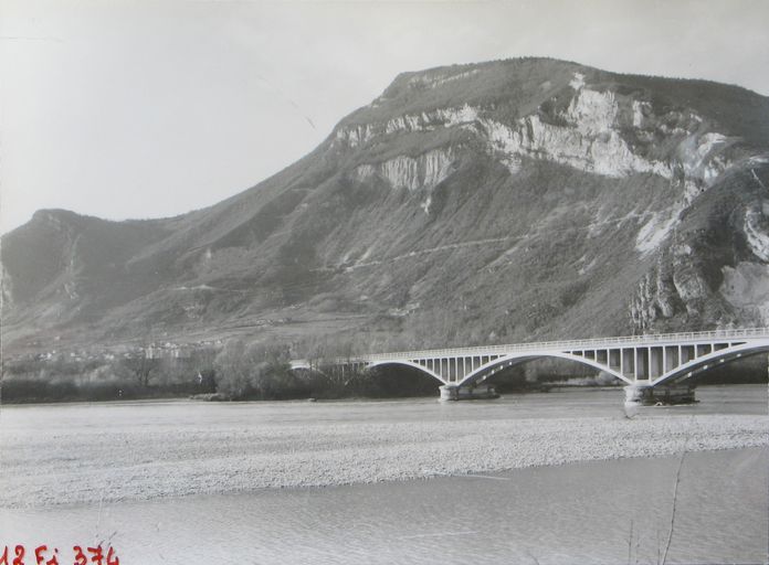 Pont routier de la Loi