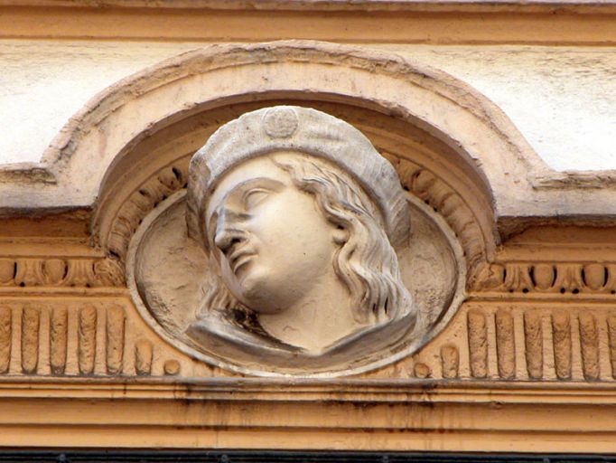 Ensemble de 6 hauts-reliefs en médaillon : portraits de rois et reines de France