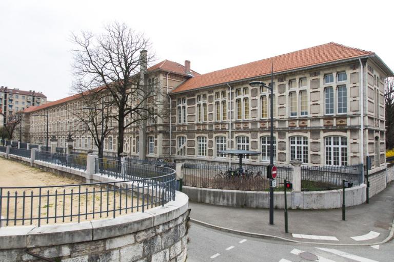 Les bâtiments nord (B) et sud (C) du lycée Emile-Loubet