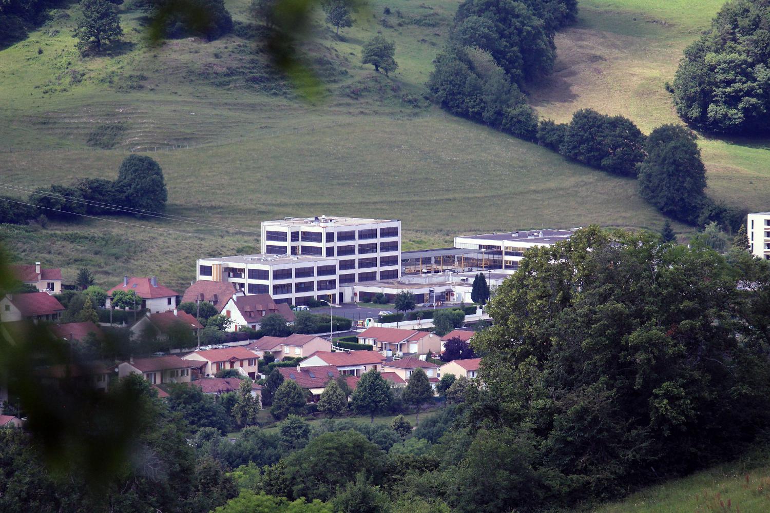 Collège d'enseignement technique du quartier Peyrolles, actuellement lycée professionnel dit lycée des métiers de l'hôtellerie et de la restauration Raymond-Cortat