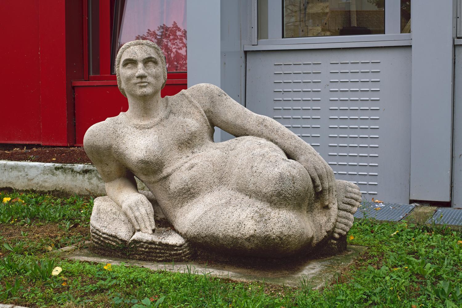 Statue (ronde-bosse) : La Liseuse