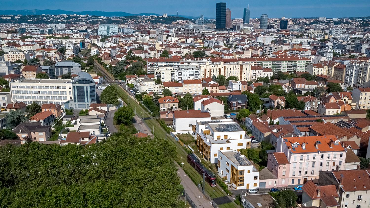 Maisonnettes de passage à niveau de l'ancienne ligne de l'Est actuellement bâtiments techniques du TRAM