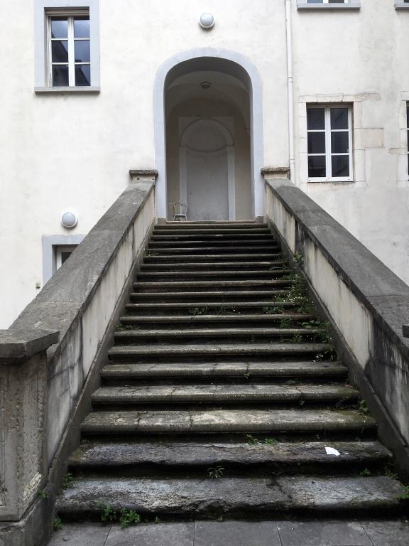 Collège de jésuites, dit Royal-Dauphin, puis école centrale, lycée, collège royal, lycée de garçons puis lycée de jeunes filles, actuellement cité scolaire Stendhal