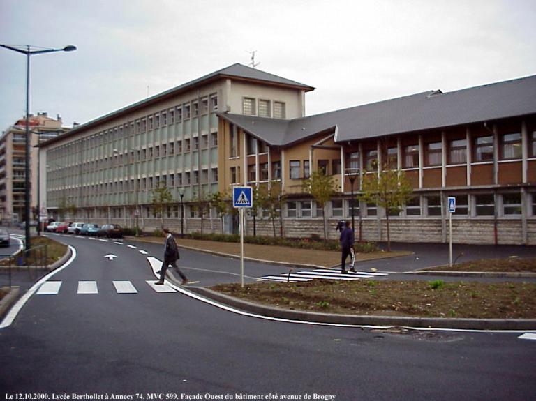 Lycée de garçons, actuellement Lycée Claude-Louis-Berthollet