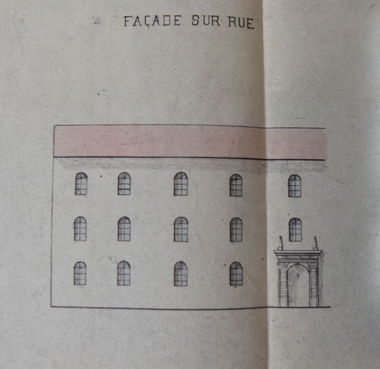 Collège de jésuites d'Aurillac, puis collège communal, lycée de garçons, école primaire supérieure de jeunes filles, collège moderne et technique de jeunes filles, actuellement collège Jeanne-de-La-Treilhe