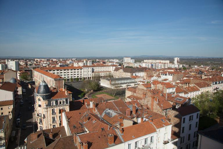 Manoir de Chènevoux, puis collège de jésuites, puis école centrale, puis lycée de garçons, actuellement lycée d'enseignement secondaire Jean-Puy