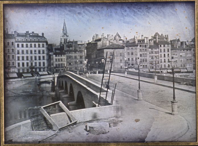 Pont de Saône, de Pierre ou du Change, puis de Nemours