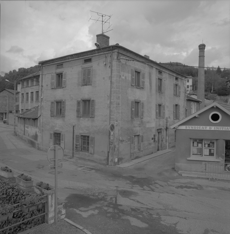 Immeuble à logements de l'Etablissement des eaux de la société Brault