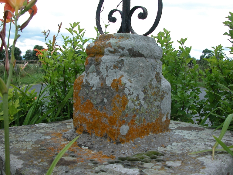 Croix de chemin, dite croix du Curé ou croix des Quatre chemins