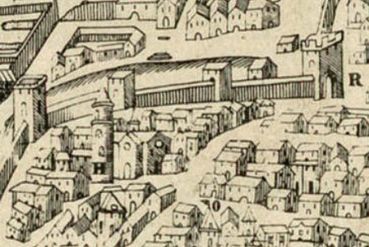 Plan de Clermont vers 1575, détail : couvent des carmes (H) ; à l'arrière, maisons et emplacement longeant le rempart où sera construit le collège à partir de 1582 ; à droite, la porte du Cerf (R) (B Patrimoine CAM, GRA 5521)