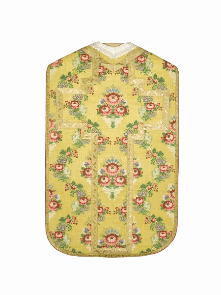 ensemble d'une chasuble, deux dalmatiques, deux étoles, trois manipules, un voile de calice, une bourse de corporal : ornement doré n°1