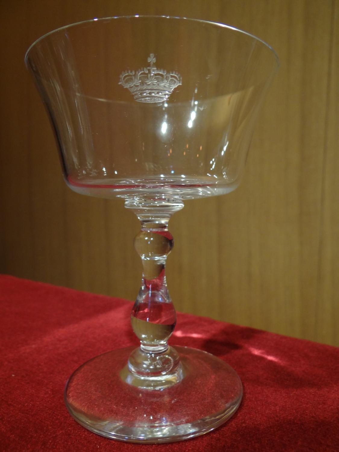 verre-coupe gravé d'une couronne dite couronne impériale russe