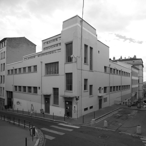 Lavoir municipal dit lavoir public, bains douches actuellement bains douches Flesselles