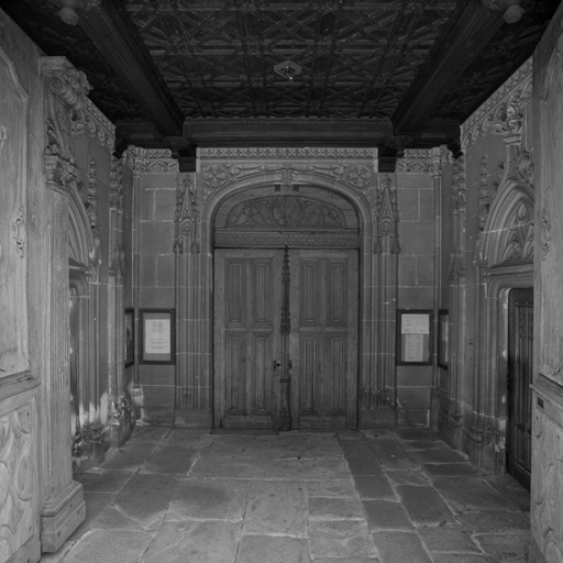 Portes et décor d'architecture du vestibule sous la tribune d'orgue
