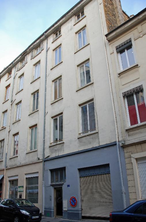 Immeuble, dépendance sur cour