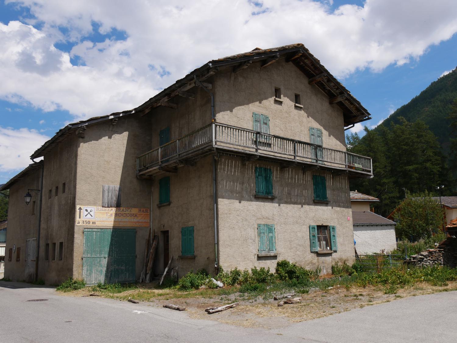 Ensemble de maisons de la reconstruction à Bessans