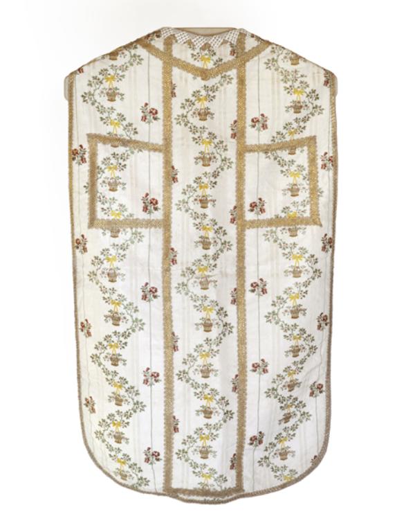 chasuble, étole, manipule, voile de calice, bourse de corporal : ornement blanc