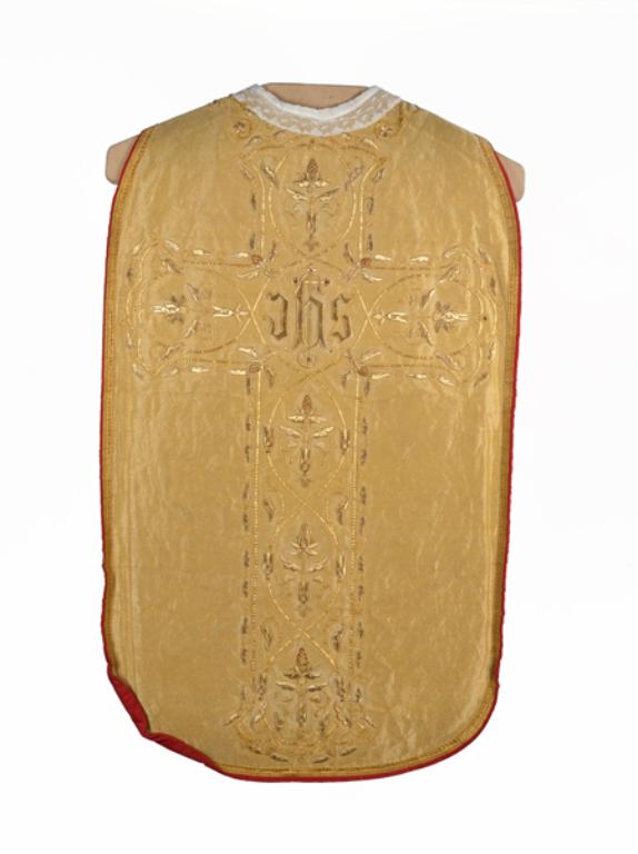 chasuble, étole, manipule, voile de calice : ornement doré