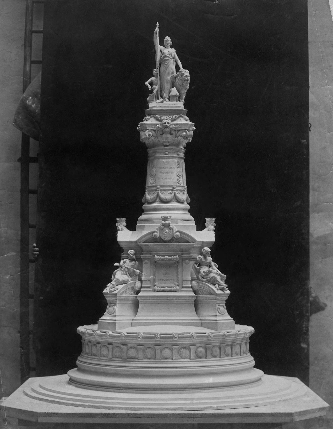 Monument commémoratif du centenaire de la République