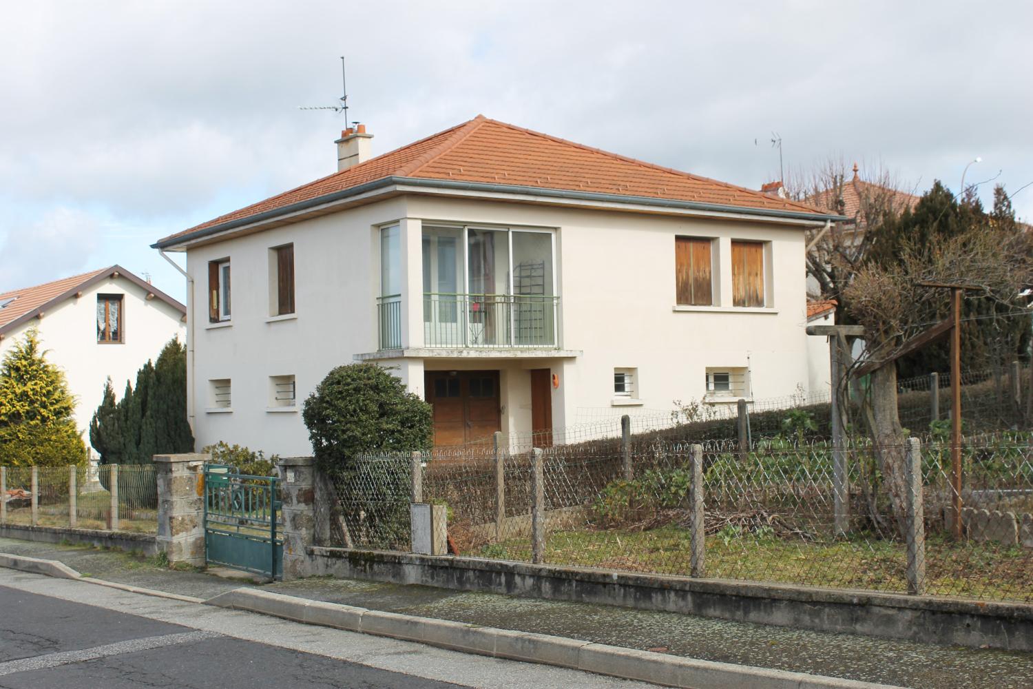 Les immeubles HLM de la Croix-Saint-Romain et le lotissement Les Érables à Sainte-Sigolène.