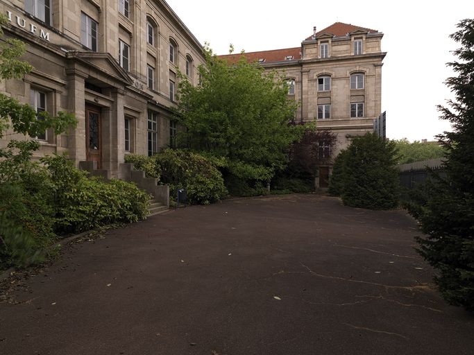 École normale d'institutrices, puis institut de formation des maîtres, actuellement collège