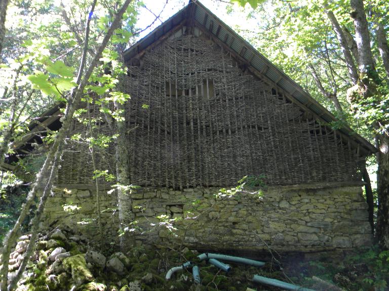 Clayonnage sur un chalet au Thoron (Entrevernes).