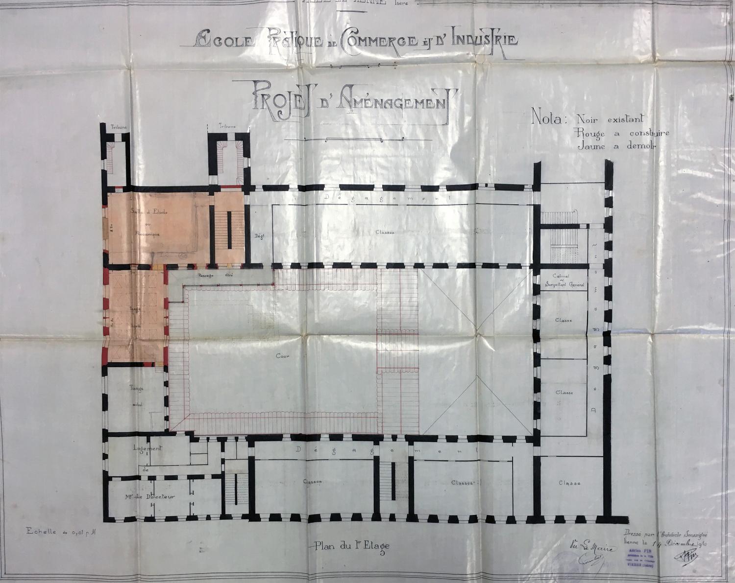 Collège de jésuites, puis institut national, école centrale supplémentaire, école communale secondaire, collège communal et école pratique de commerce et d'industrie, lycée, actuellement collège François-Ponsard