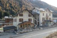 Hôtel des Alpes actuellement "école Robert Chamel" et bibliothèque "maison la ruche Joyeuse"