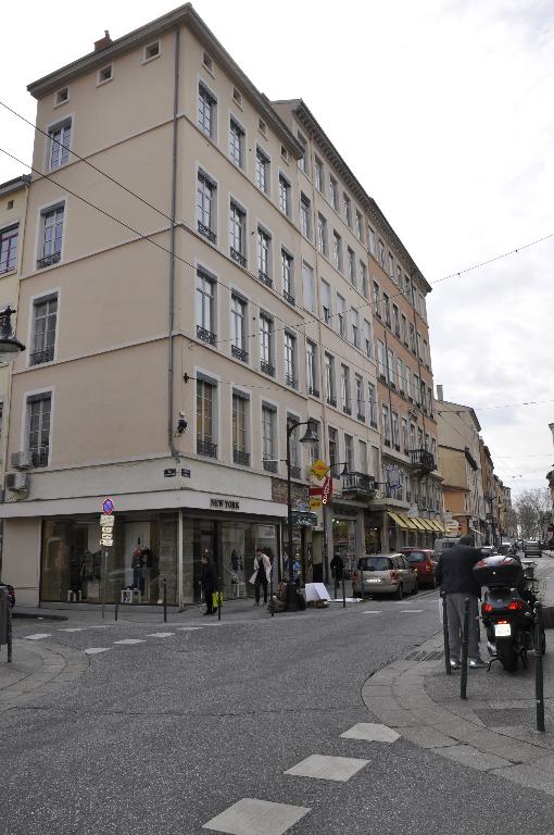 Immeuble-atelier, actuellement immeuble à logements