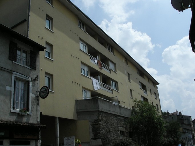 Usine actuellement immeuble d'habitation de l'Opac