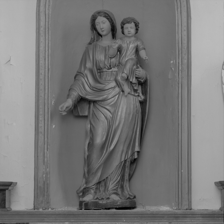 Statue : Vierge à l'Enfant