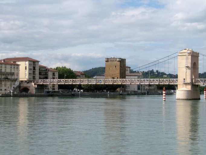 Pont suspendu, actuellement passerelle de Sainte-Colombe