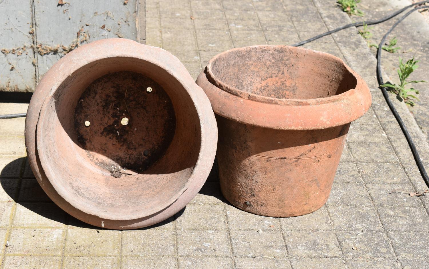 Pot n°2 d'un ensemble de sept pots à plantes de taille 10