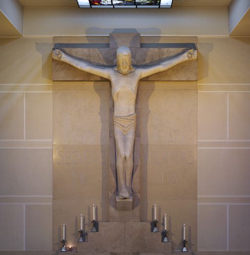 Statue : Christ en croix