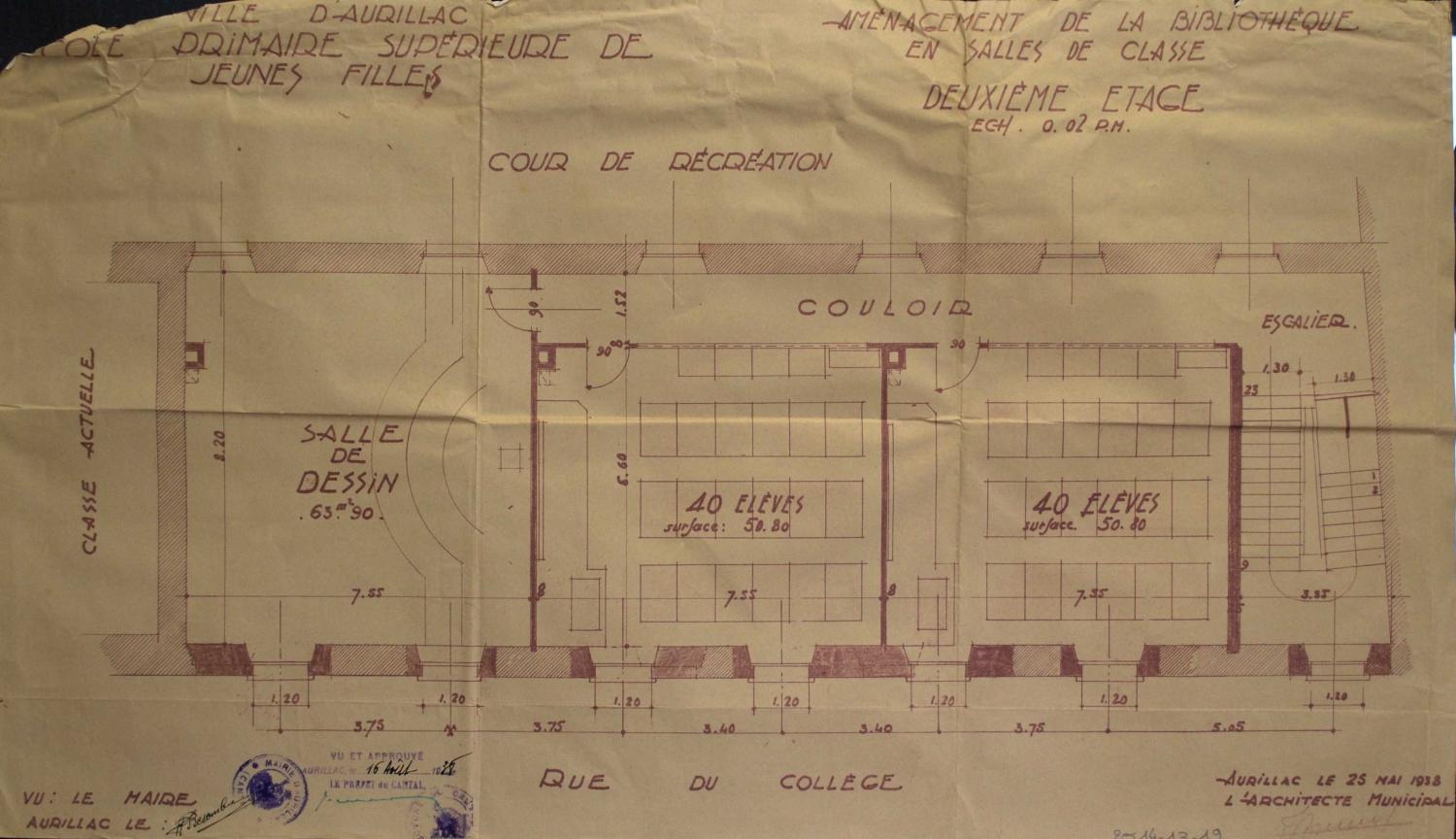 Collège de jésuites d'Aurillac, puis collège communal, lycée de garçons, école primaire supérieure de jeunes filles, collège moderne et technique de jeunes filles, actuellement collège Jeanne-de-La-Treilhe