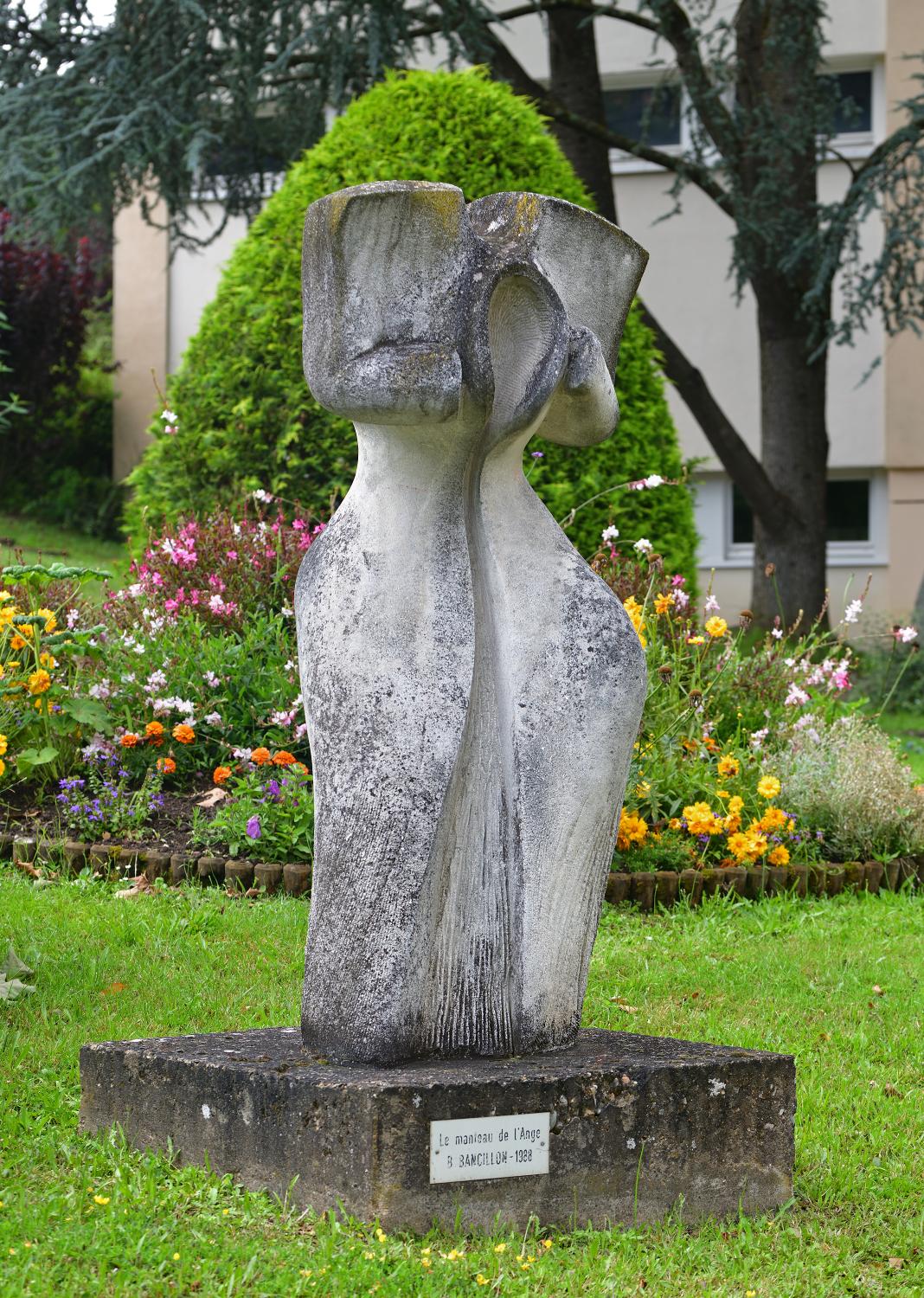 Sculpture (ronde-bosse) : le Manteau de l’ange