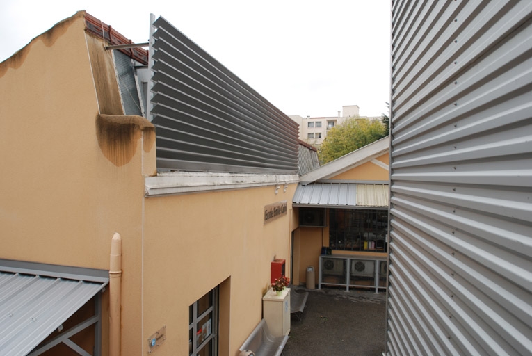 Ferblanterie Bonnefoy puis impression sur étoffes Meyer puis teinture pour fabrique Manhès L. puis Boindin P. Équipement électrique et Pelletier J. Repousse sur métaux puis Flexelec actuellement École Émile Cohl