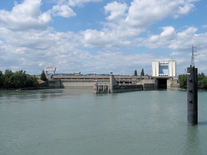 Centrale hydroélectrique, écluse, dite usine-écluse de Pierre-Bénite, pont de service