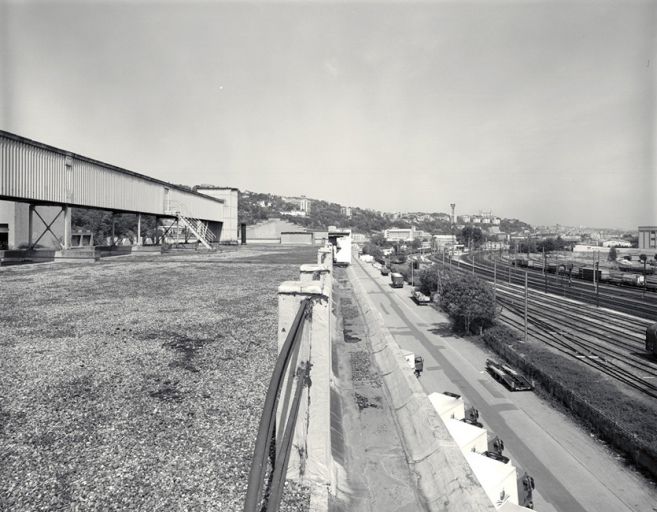 Entrepôt commercial, dit magasin général des sucres, puis la Sucrière espace d'exposition.