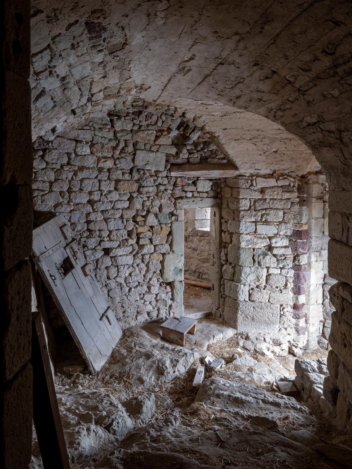 Château, puis palais de justice et prison, puis hôpital, actuellement château de Largentière