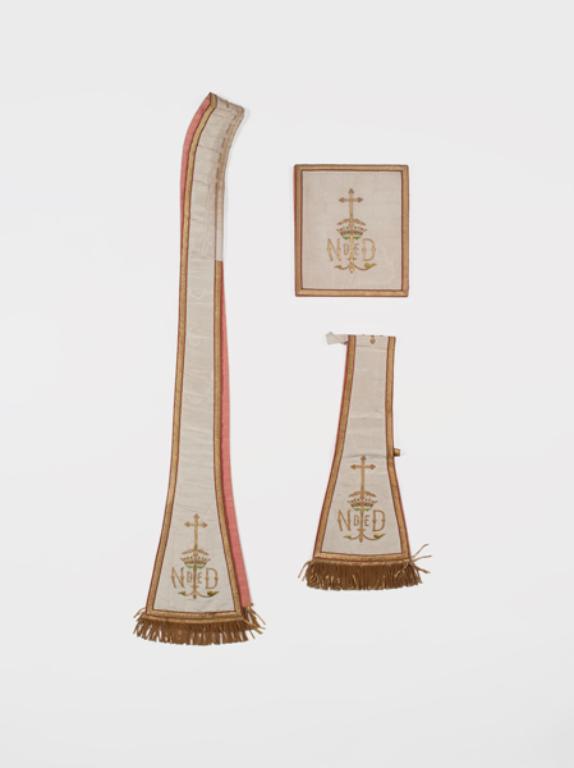 chasuble, étole, manipule, bourse de corporal : ornement blanc n°2