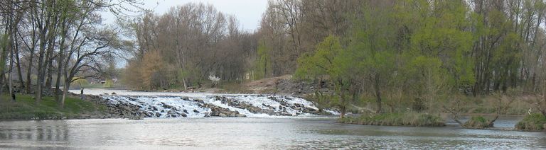 Digue, seuil de passage, chute d'eau