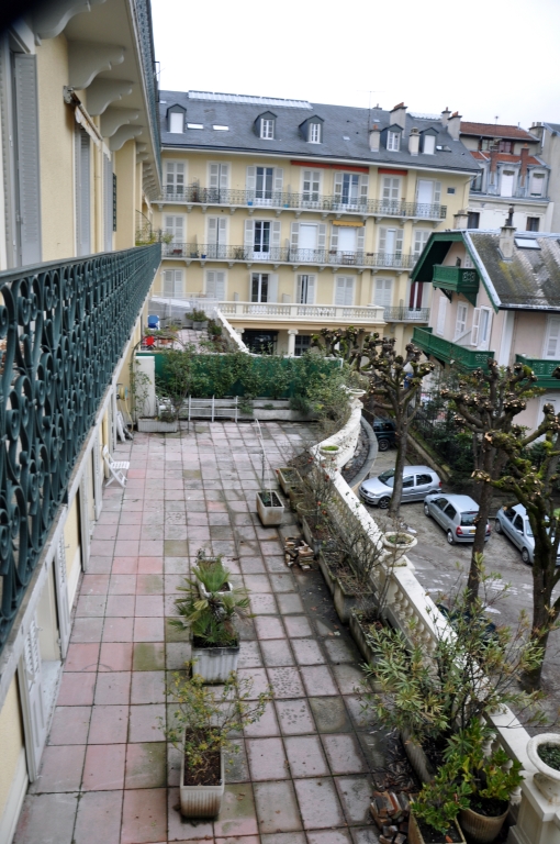 Hôtel de voyageurs, Hôtel du Globe, puis Grand Hôtel de l'Europe, puis Hôtel de l'Europe et Villa Béatrice, actuellement immeuble Europe-Béatrice